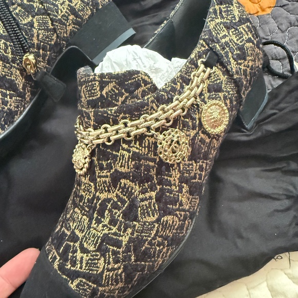 Chanel shoes - Picture 1 of 11